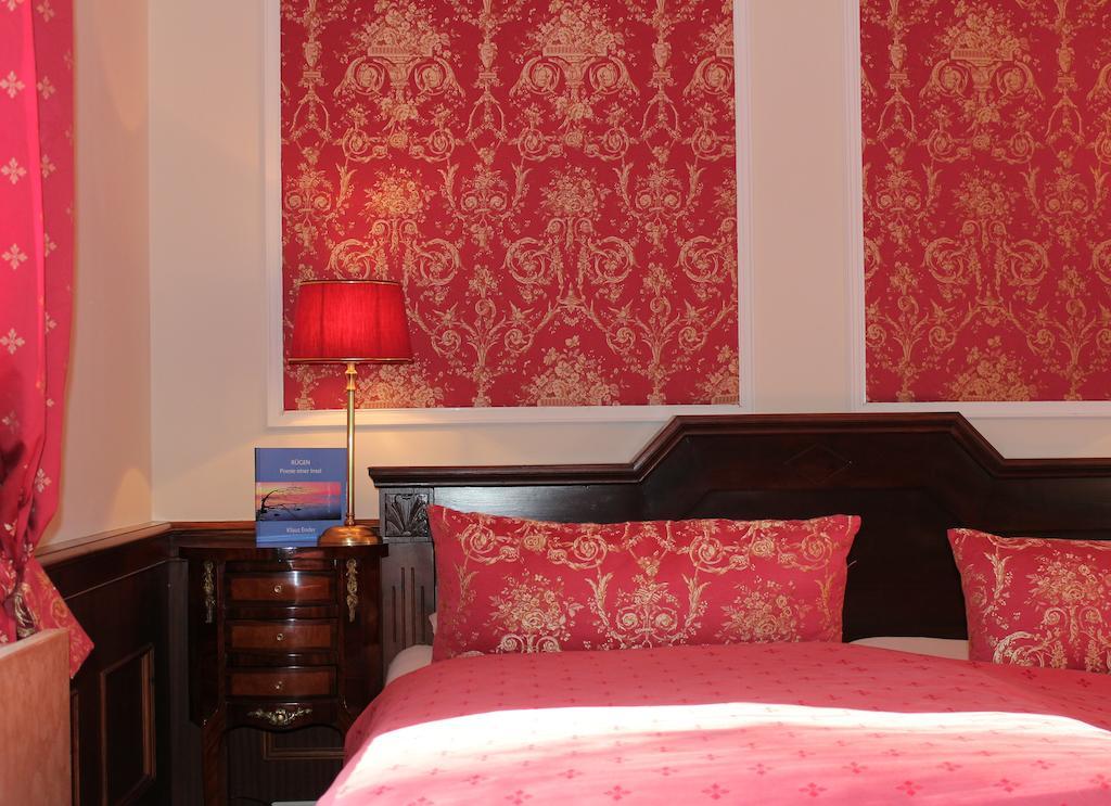 One-Bedroom Suite,107013519:JPEG